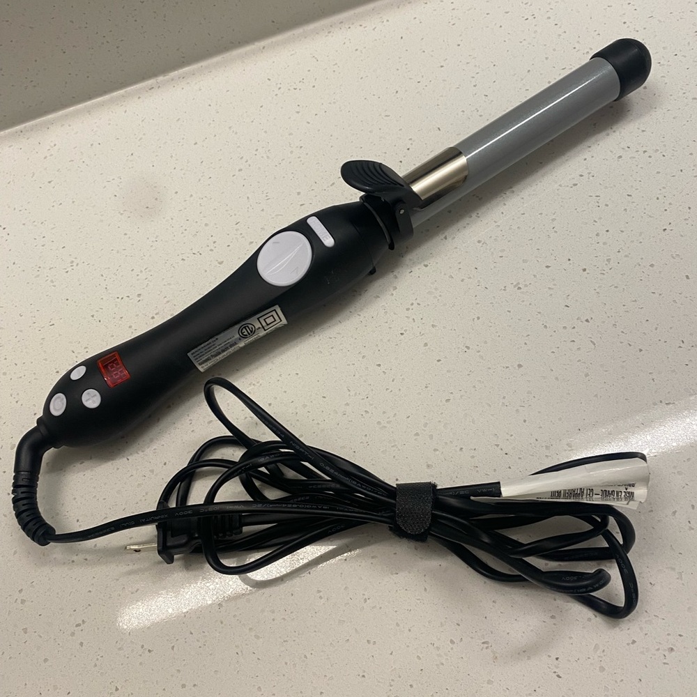 Beachwaver S1 Curling Iron.